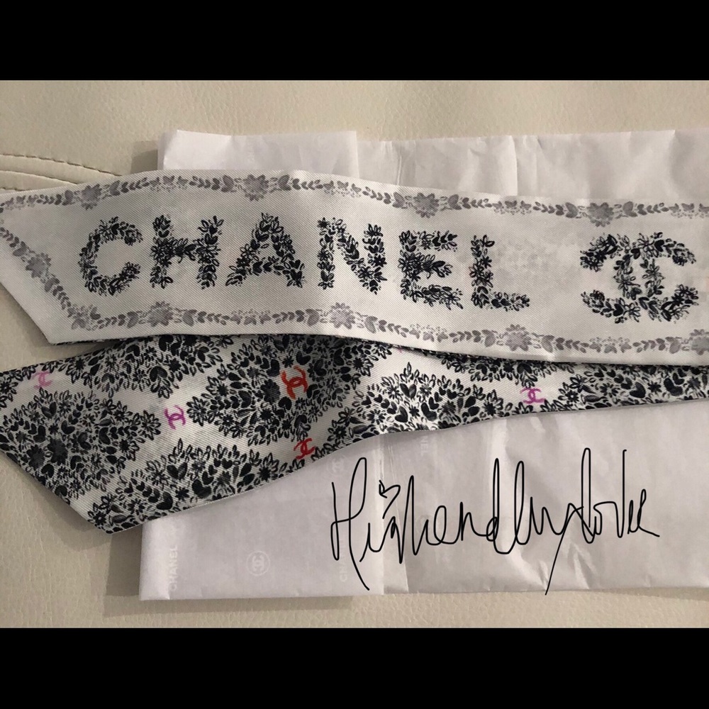 New Authentic Chanel bandeau from 21B collection